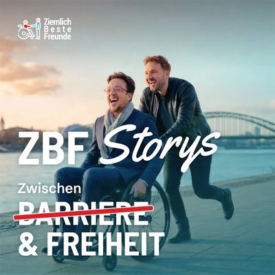 Titelbild des Podcasts ZBF Storys – Zwischen Barriere & Freiheit: Jaco und Marco lachend an der Rheinpromenade in Köln